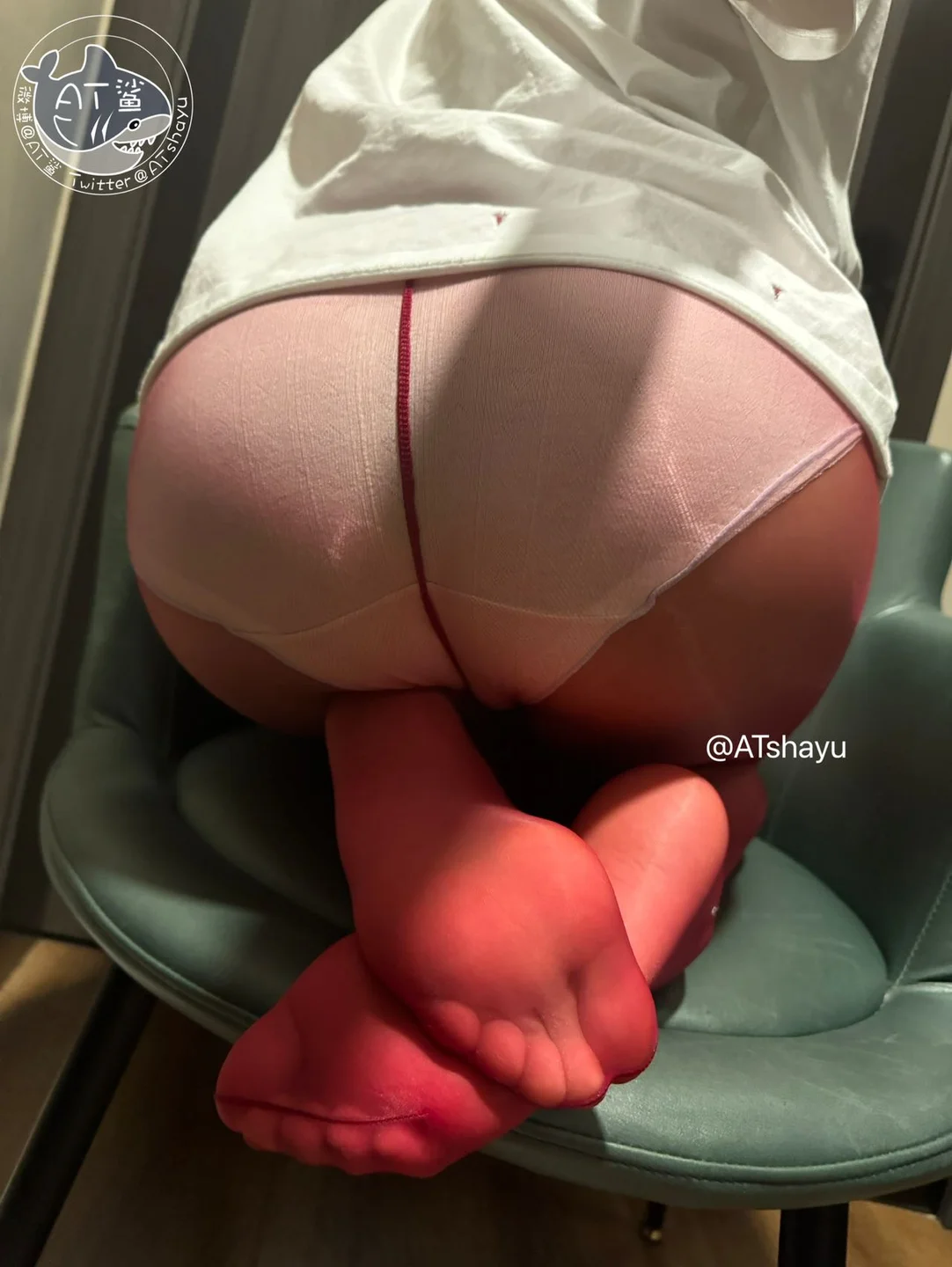 AT鲨 - 红丝 [21P-3MB] tg@simisebaisi 【丝足阁】003.webp